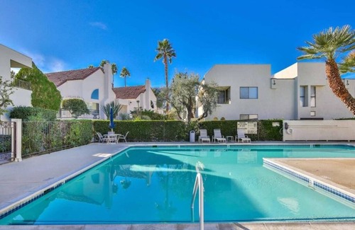 Palm Desert Condominio | Modern, beautiful 2-bedroom condo in the heart of El Paseo, Palm Desert.
