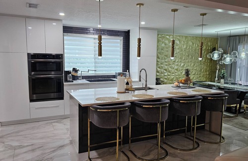 Golden Glades - The Woods Casa | Modern beautifully designed and decorated house with salt water pool and gazebo