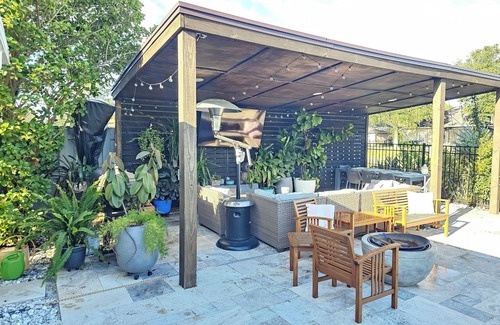 Golden Glades - The Woods Casa | Modern beautifully designed and decorated house with salt water pool and gazebo