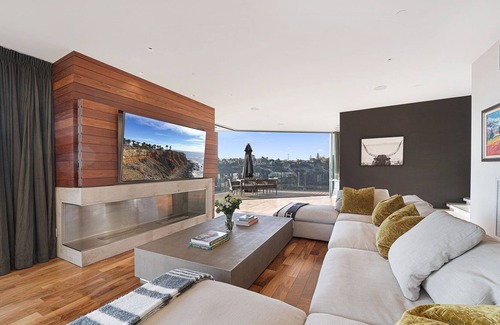 Bel Air Casa | Modern Bel Air Estate | 5 Bd | 7 Ba | 6,112 sqft | Pool | Views
