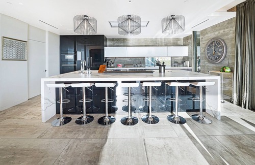 Bel Air Casa | Modern Bel Air Estate | 5 Bd | 7 Ba | 6,112 sqft | Pool | Views