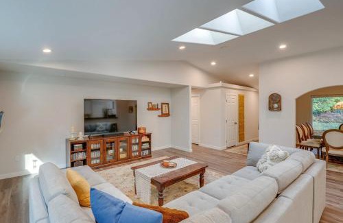 Sudden Valley Casa | Modern Bellingham Home for work & play, beach access