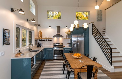 Otis Casa | Encantador nuevo Berkshires Cottage 🌲 chimenea, patio y W / D + 7 minutos a Otis Ridge