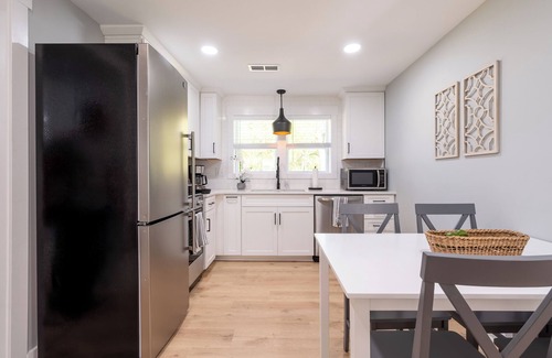 Blacksburg Casa | Modern Blacksburg retreat near VT, Radford & scenic Claytor Lake Perfect for work, play & relaxation