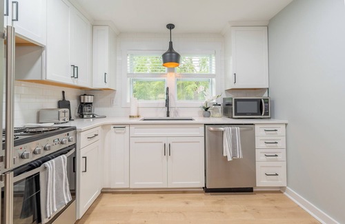 Blacksburg Casa | Modern Blacksburg retreat near VT, Radford & scenic Claytor Lake Perfect for work, play & relaxation