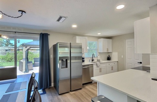 South Gate Ridge Casa | Modern bliss just 10 minutes from Siesta Key beaches and downtown Sarasota