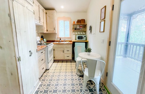 Sautee Nacoochee Cabina | Modern Boho Cabin - Romantic Couples Getaway - Luxury Tub - 5mi from Helen