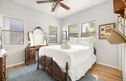 Bouldin Casa | Modern Boho Hideaway