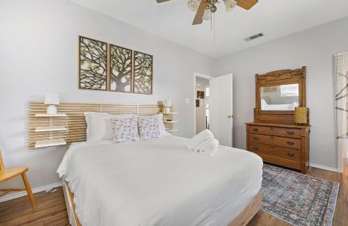 Bouldin Casa | Modern Boho Hideaway
