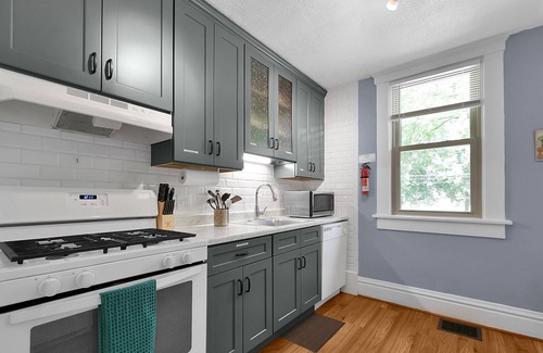 Olde Towne East Casa | Modern Boho🪴Style 1BR Near DT on Historic Street