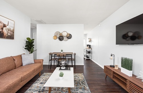 Wayne Casa | Modern Boho Villas 10 min Airpt.