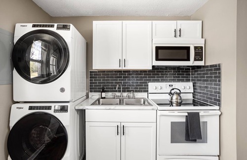 Wayne Casa | Modern Boho Villas 10 min Airpt./Speedway