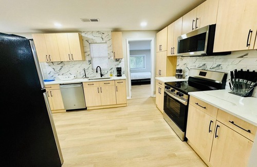 Mableton Casa | Modern Brick Ranch Retreat NEW Renovation