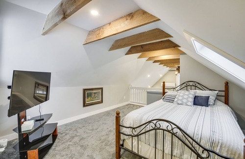 Bridgton Casa | Modern Bridgton Vacation Rental ~ 12 Mi to Slopes!