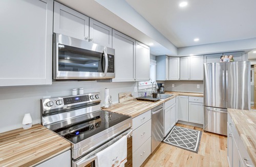 Bridgton Casa | Modern Bridgton Vacation Rental ~ 12 Mi to Slopes!