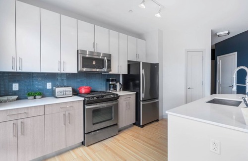 D Street - West Broadway Apartamento | Modern + Bright 2BR in Southie w/ Gym, by Blueground