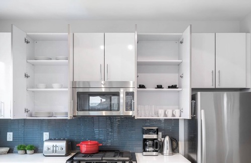 D Street - West Broadway Apartamento | Modern + Bright 2BR in Southie w/ Gym, by Blueground