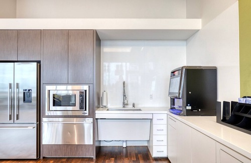 D Street - West Broadway Apartamento | Modern + Bright 2BR in Southie w/ Gym, by Blueground