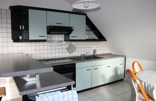 Kornhochheim Apartamento | ¡Apartamento moderno y luminoso con vistas a Wachsenburg en Erfurter Kreuz / A4!