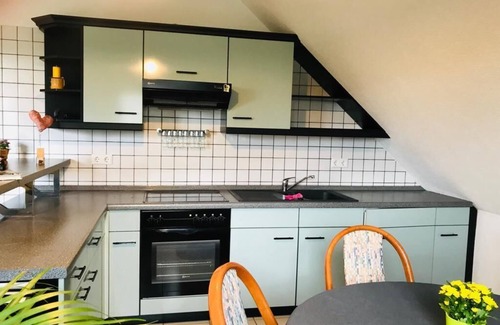 Kornhochheim Apartamento | ¡Apartamento moderno y luminoso con vistas a Wachsenburg en Erfurter Kreuz / A4!