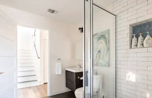 Cherrywood Casa | Modern Bright Cherrywood Abode