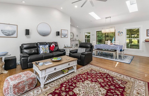 Lavista Park Casa | Modern, bright, convenient, peaceful