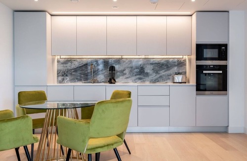 Shepherd's Bush Apartamento | Modern bright one bedroom flat with balcony courtyard and residents’ club lounge