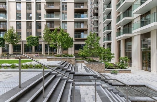 Shepherd's Bush Apartamento | Modern bright one bedroom flat with balcony courtyard and residents’ club lounge