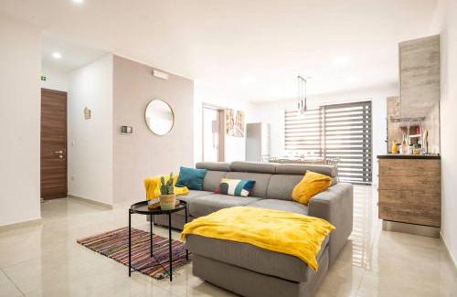 Marsaskala Apartamento | Modern, Bright & Spacious Apartment near the sea