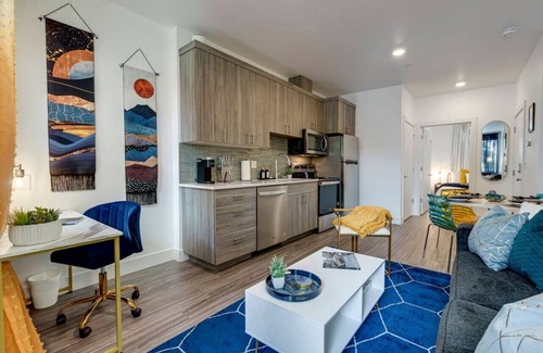 King Apartamento | Modern & Bright Walkable Alberta Condo, Fast WiFi