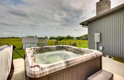 Bryan Casa | Modern Bryan Farmhouse on 1 Acre with Hot Tub!