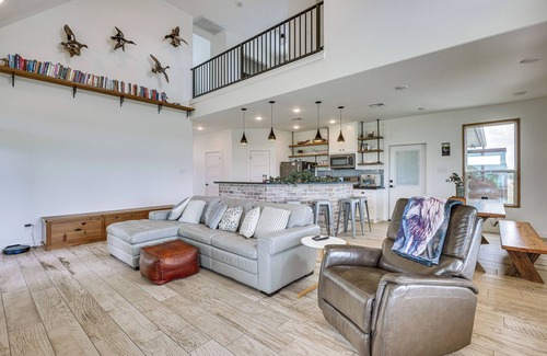 Bryan Casa | Modern Bryan Farmhouse on 1 Acre w/ Hot Tub!
