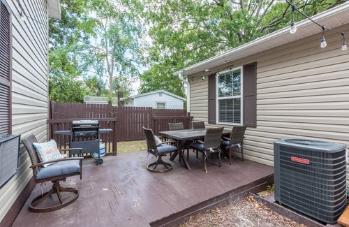 Thomasville Casa | Modern build w/ grill and front porch | 12 mi. to HPU | Pack n' Play