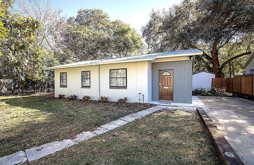 Gainesville Casa | Modern Bungalow-5 min to UF & Shands & VA Hospitals