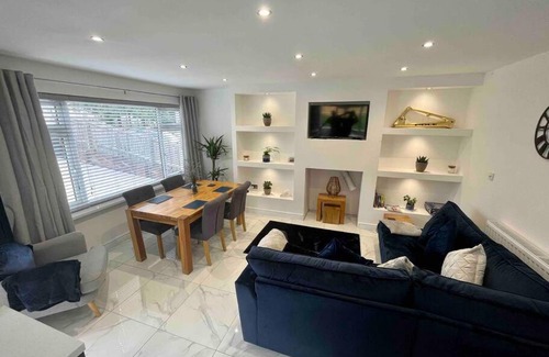 Neath Casa | Modern bungalow in good location