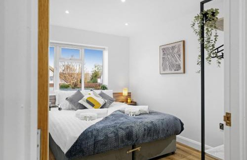 Maidstone Casa | Modern Bungalow in Maidstone sleeps 5 with free parking