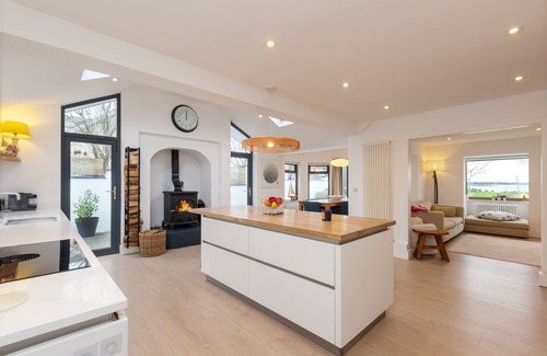 Rush Casa | Modern bungalow on the water, near airport and Dublin.