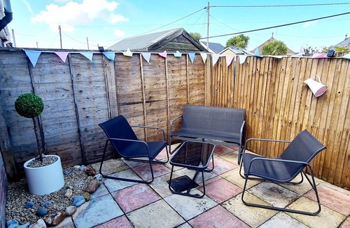 Walcott Casa | Modern Bungalow only a few minutes walk to the beach