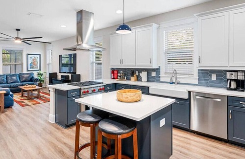 Riverside Heights Casa | Modern Bungalow - Private POOL and SPA