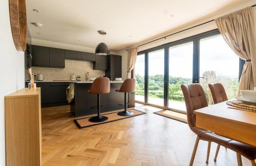 Brecon Casa | Modern Bungalow Views of Pen y Fan