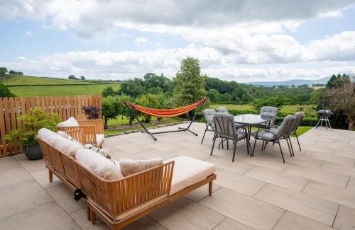 Brecon Casa | Modern Bungalow Views of Pen y Fan