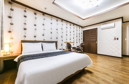 Gumi Hotel | Modern Business Hotel
