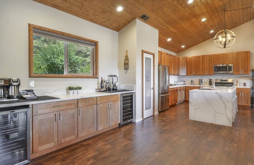 Lake Arrowhead Casa | Modern Cabin An Endless View! + Game Room