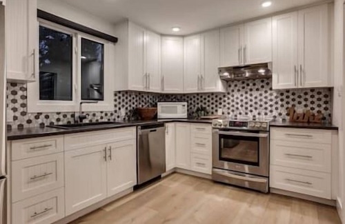 East Kootenay Casa | Modern Cabin / Beach Access / Fire Pit
