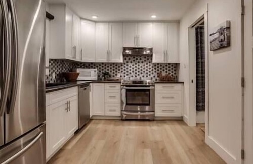 East Kootenay Casa | Modern Cabin / Beach Access / Fire Pit