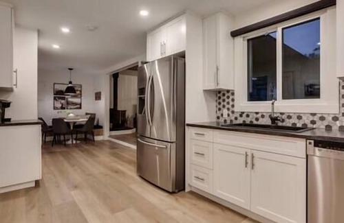 East Kootenay Casa | Modern Cabin / Beach Access / Fire Pit