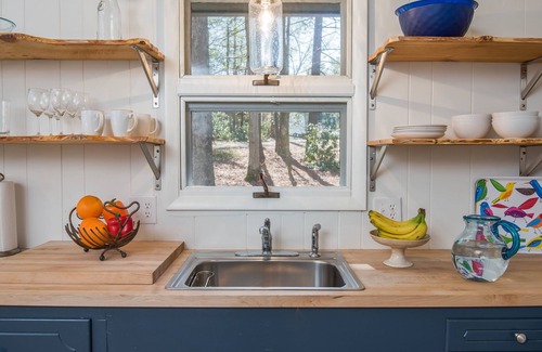 Hendersonville Casa | Cabaña moderna: cerca de senderos para caminatas / ciclismo y del centro