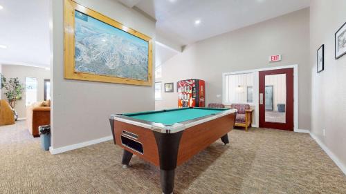 Mammoth Lakes Casa | Modern Cabin for Family of 8 - Near Slopes & Canyon Lodge
