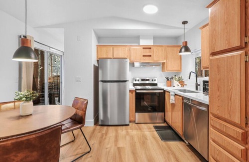Dunsmuir Cabina | Modern Cabin (Hawthorne)