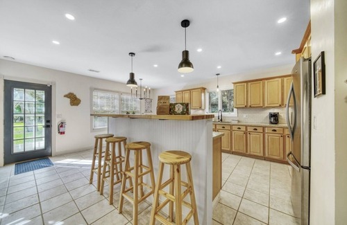 Saugatuck Cabina | Modern Cabin in Saugatuck with NEW Hot Tub!